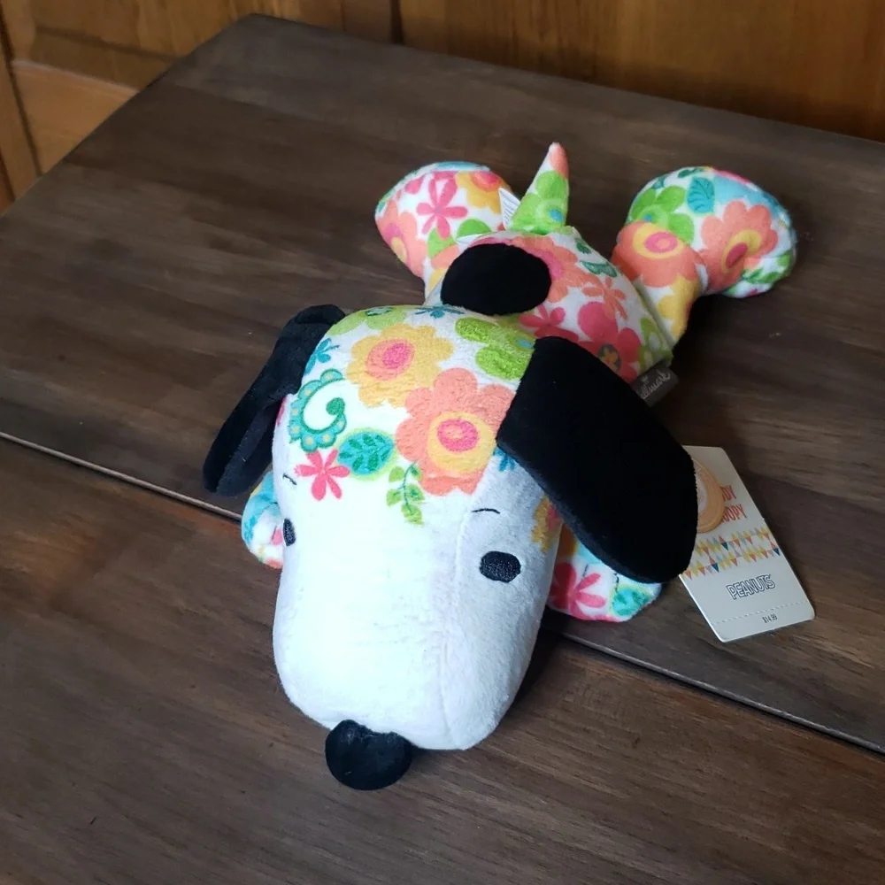 Hallmark nwt peanuts